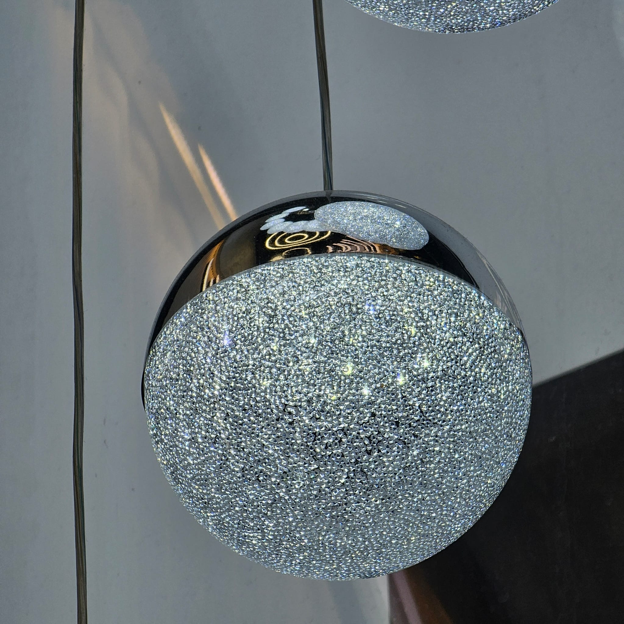 Lustra LED Grapes Silver Multi-Level Echivalent 600W Telecomanda